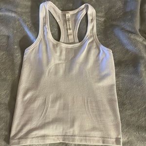 Lululemon white workout tank 🤍🍋